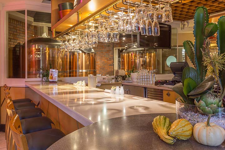 DHL_dining_oasis_bar_722.jpg